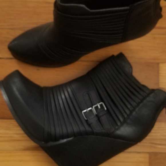 HeartSoul Black 4" Wedge Bootie Size 10 - Picture 2 of 6